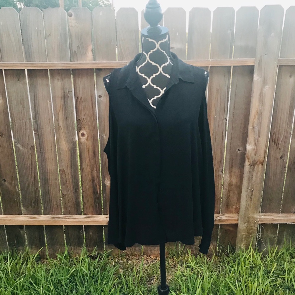 FOREVER 21 COLD SHOULDER BLACK BUTTON UP